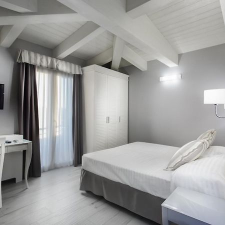 Hotel Nettuno Чезенатико Экстерьер фото