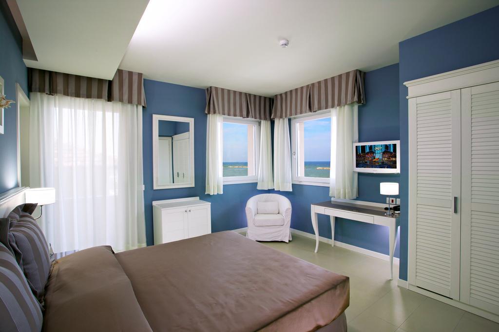 Hotel Nettuno Чезенатико Экстерьер фото