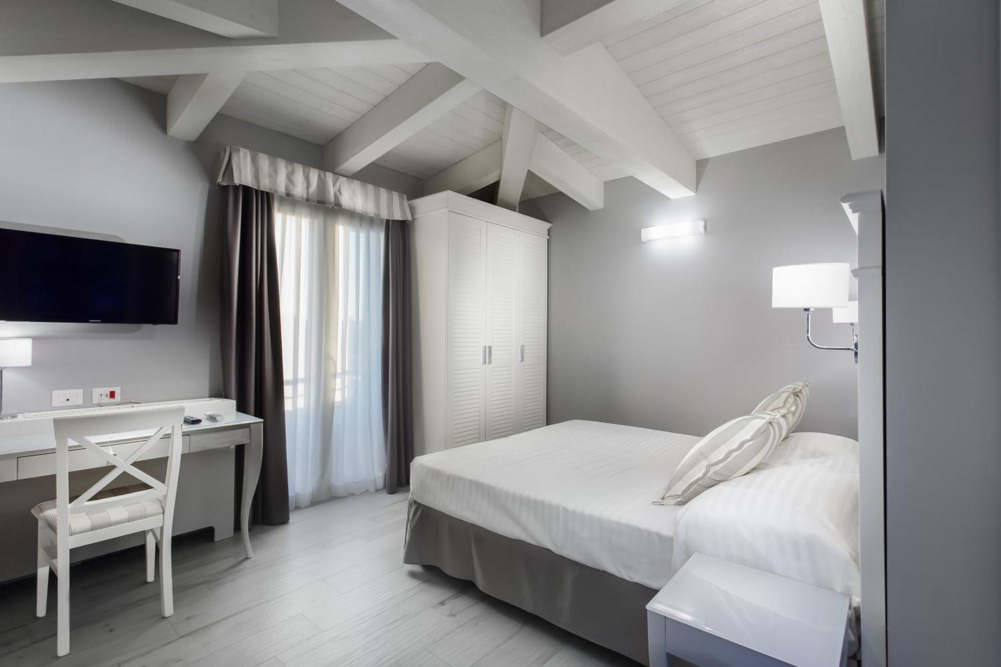 Hotel Nettuno Чезенатико Экстерьер фото