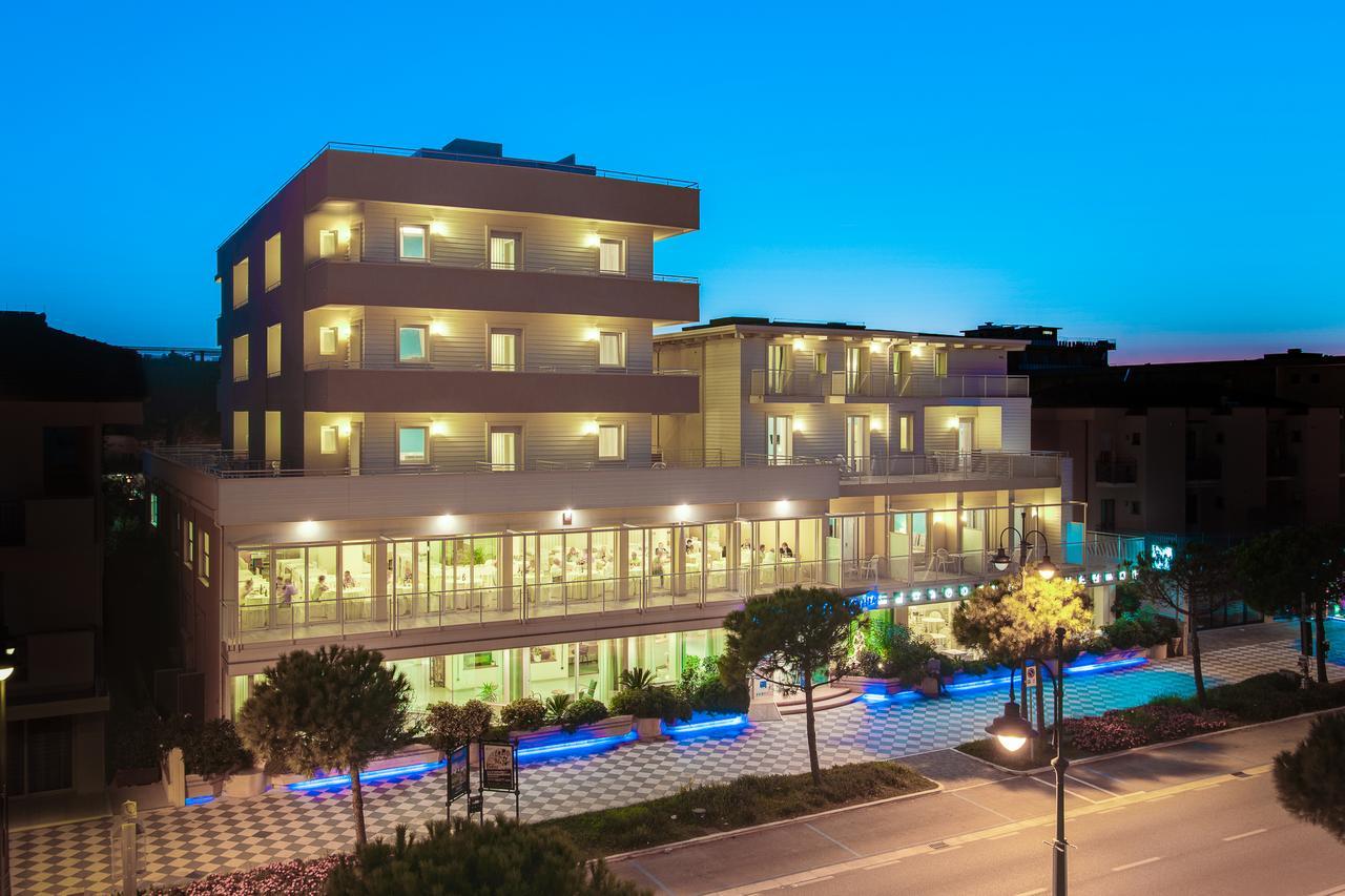 Hotel Nettuno Чезенатико Экстерьер фото