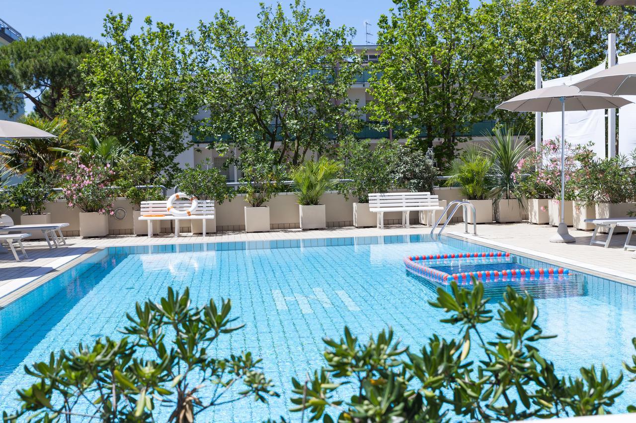 Hotel Nettuno Чезенатико Экстерьер фото